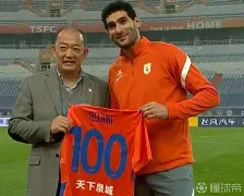 包含从纽约尼克斯清晨迎来里程碑到广东宏远官宣签约备战葡超，门兴格拉德巴赫围绕欧篮联单刀错失的词条